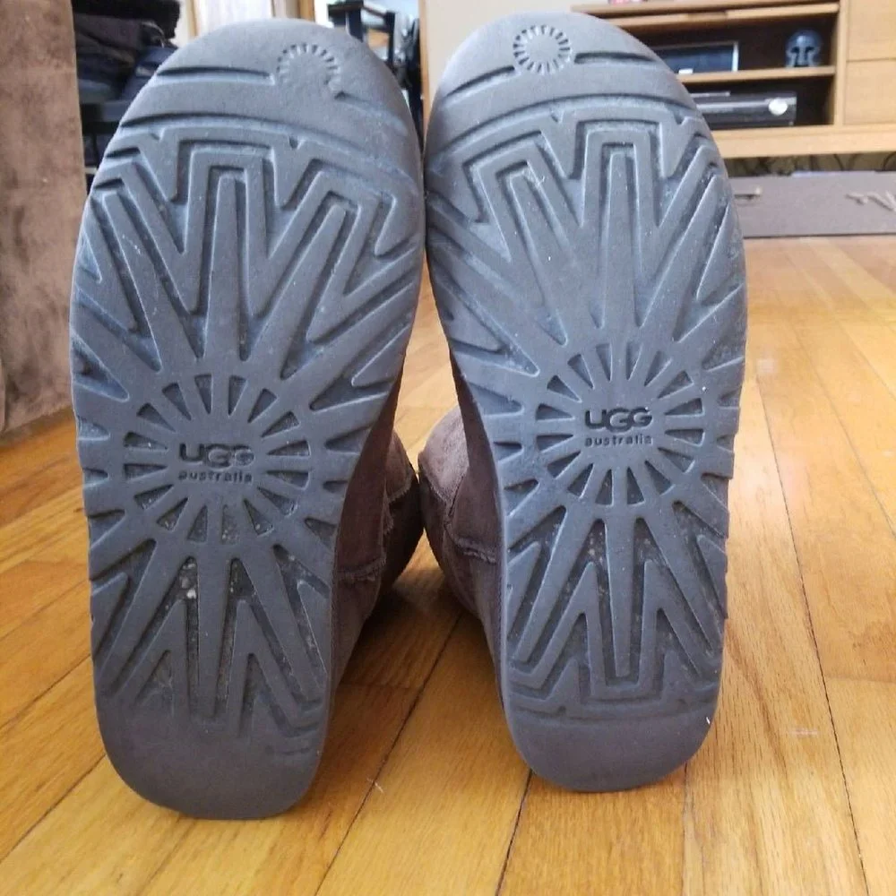 UGG boots size s/n 5825, size 8